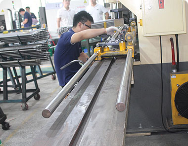 100多名一线生产员工